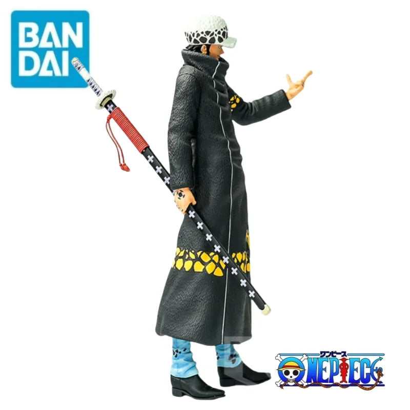 En stock Bandai Original One Piece Banpresto Trafalgar D Water Law 100% Genuino Anime Merchandise Regalos de Navidad Figura de Acción