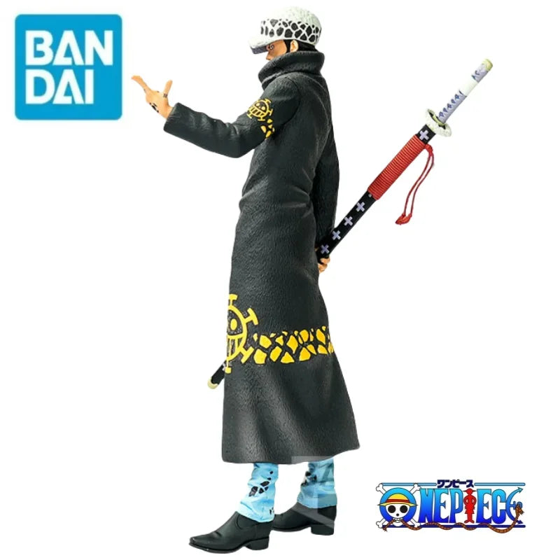 En stock Bandai Original One Piece Banpresto Trafalgar D Water Law 100% Genuino Anime Merchandise Regalos de Navidad Figura de Acción