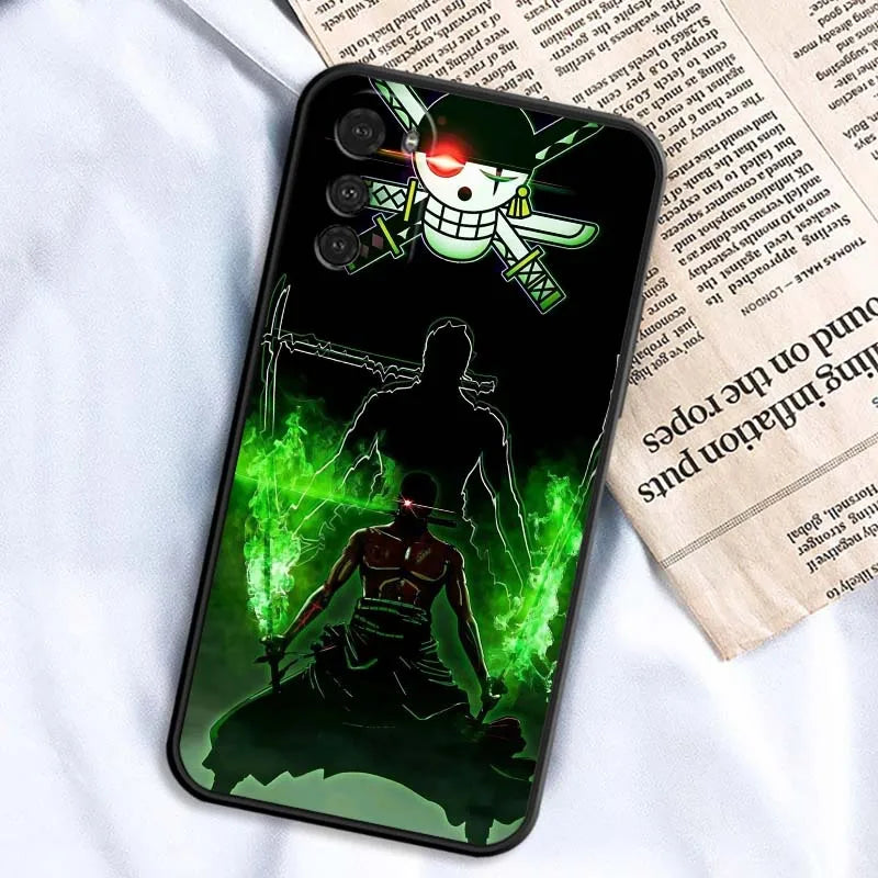 Funda de teléfono genial de anime de Luffy Zoro para Motorola G85 Edge 50 G24 G35 G14 G04 40 G72 G34 G G54 G13 G32 5G Negra