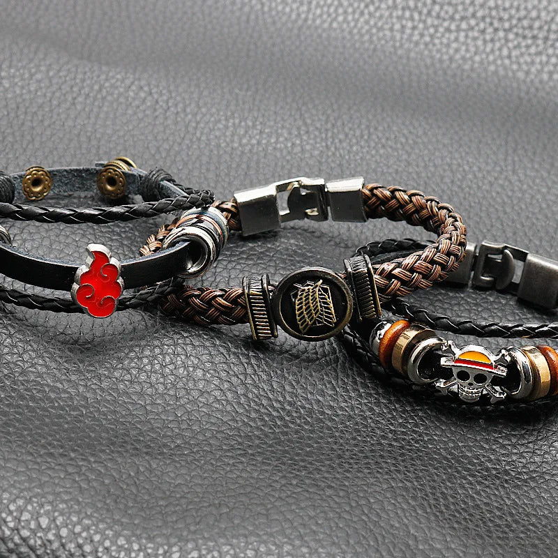 Accesorios de anime One Piece Naruto ataque al gigante pulsera de cuero trenzado con hebilla multicapa anillo regalo de cumpleaños.
